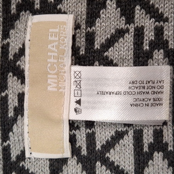 "MICHAEL KORS" ONE SIZE, 64in. Long, "MK" LOGO, GRAY AND BLACK, NWOT SCARF. - Picture 4 of 10